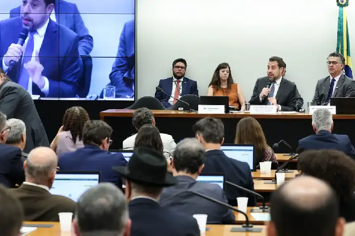Boulos critica compensação a empresas pelo fim da escala 6x1