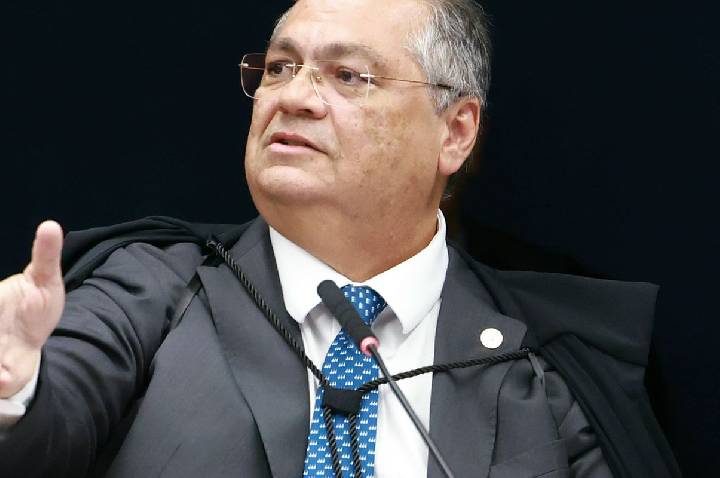 Dino nega pedido de soltura de Deolane Bezerra