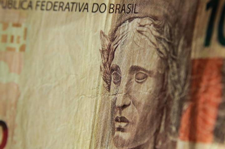 Governo de SP aplica multa recorde de R$ 1 bilhão contra Fast Shop