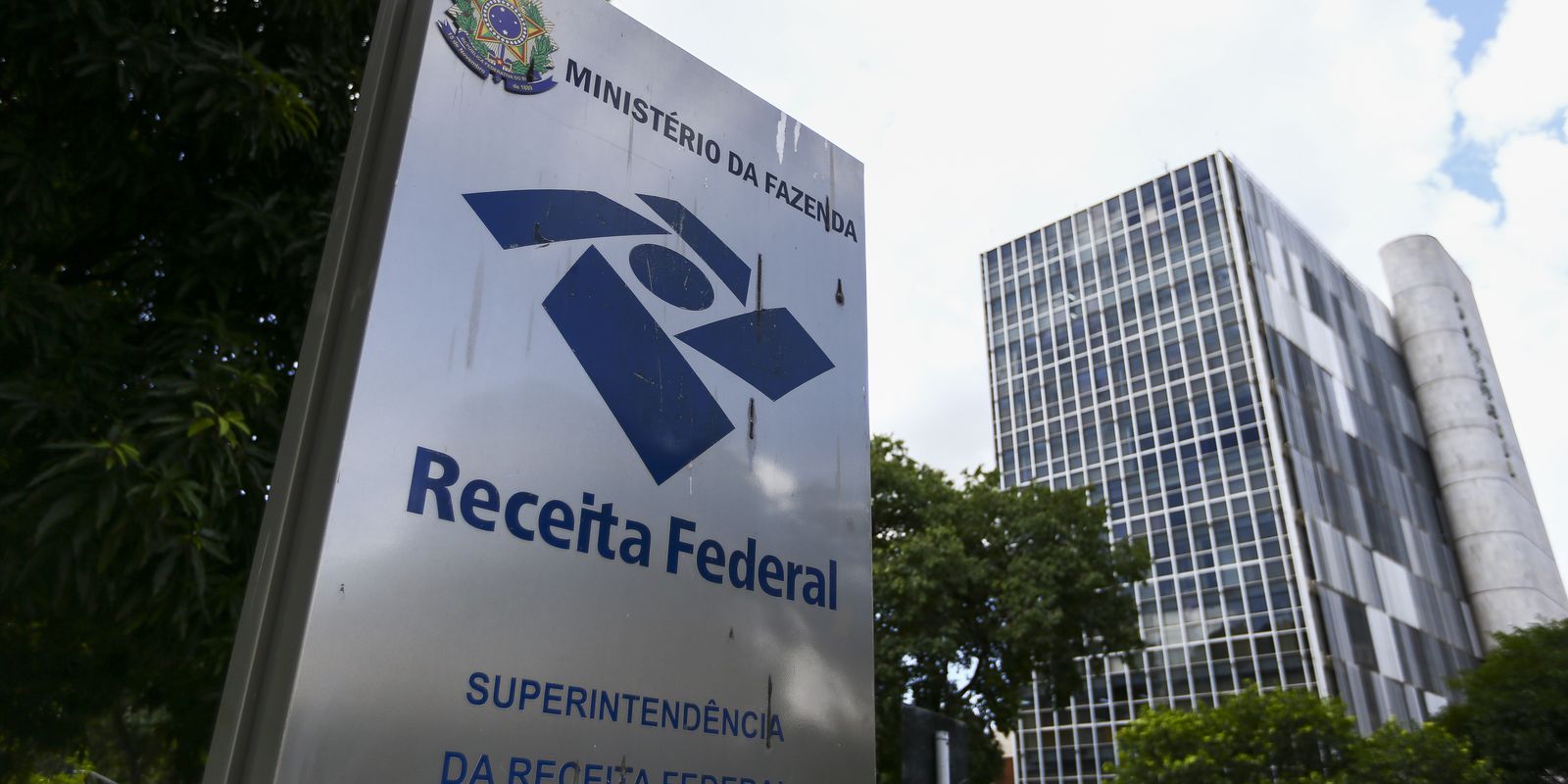 Receita paga nesta terça maior lote de restituição do IR da história