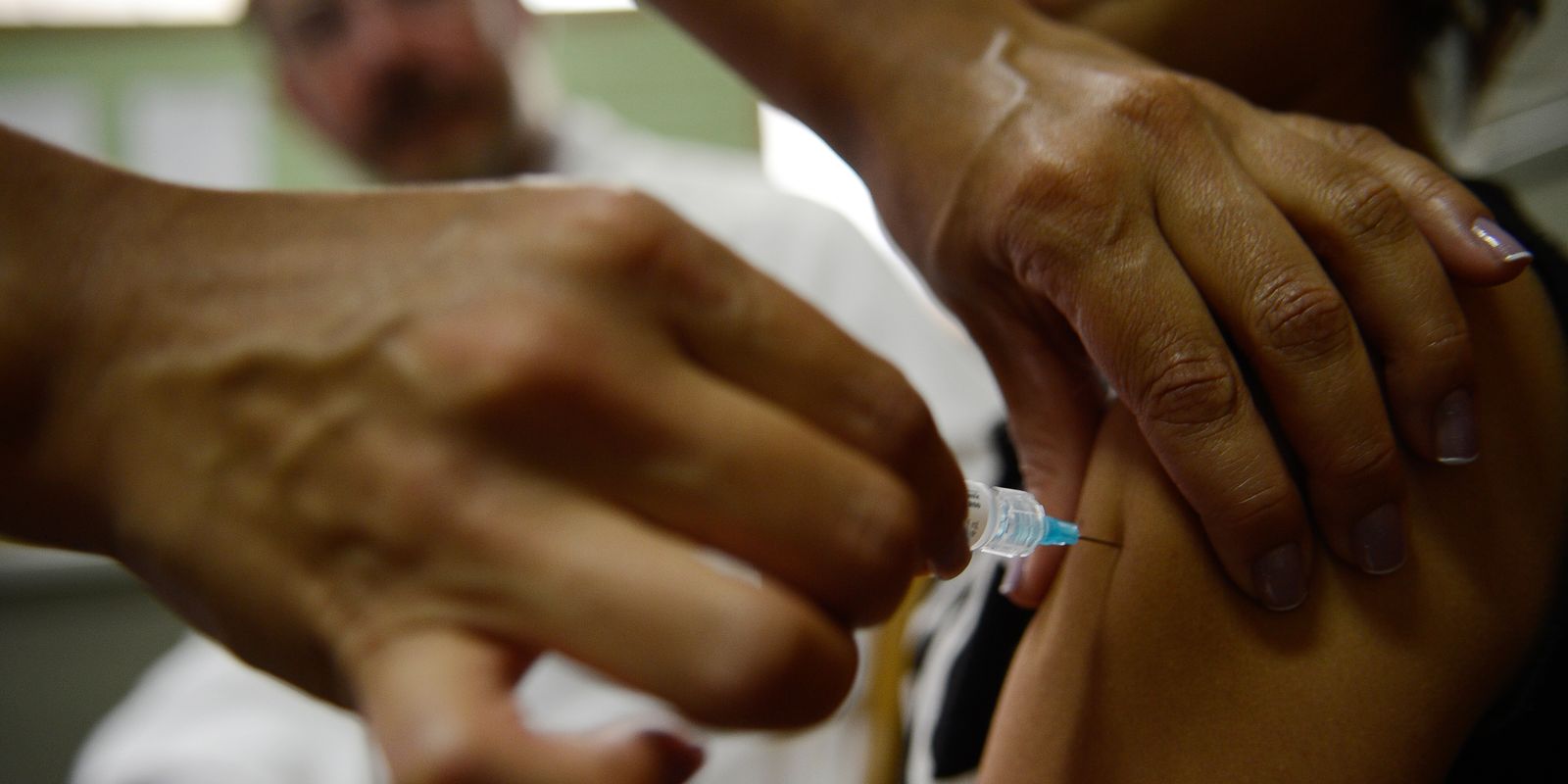 Vacinação de adolescentes de 15 a 19 anos contra o HPV é prorrogada