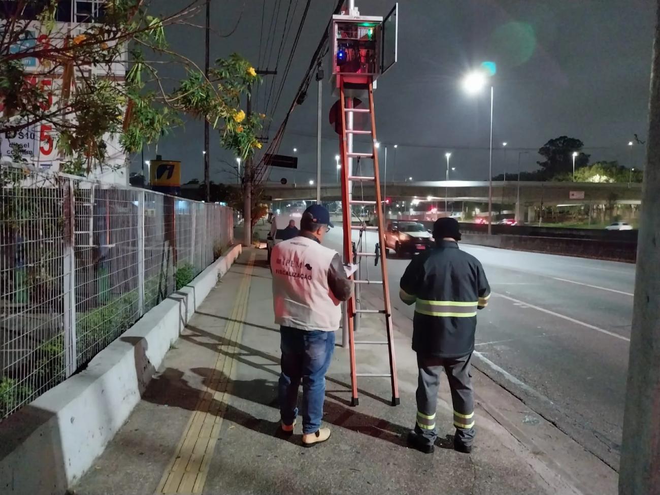 Em Santo André, Ipem-SP realiza verificação noturna de radar na avenida do Estado