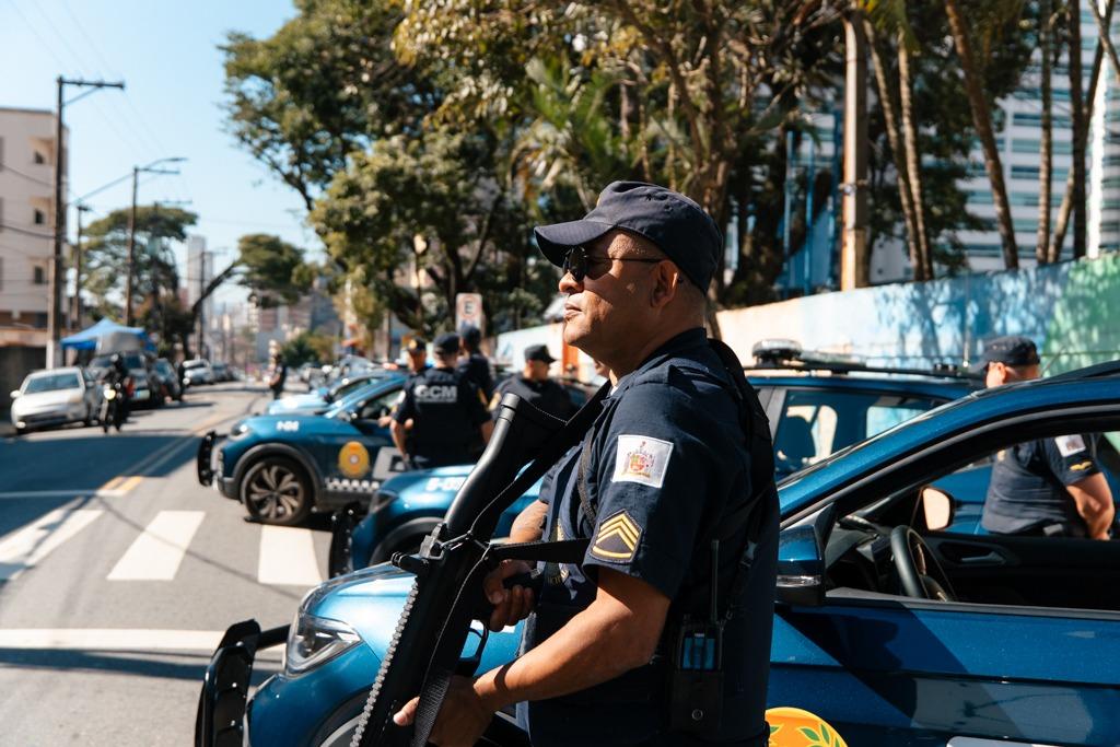 GCM de São Bernardo contém motociclista após desobediência durante fiscalização no Alves Dias