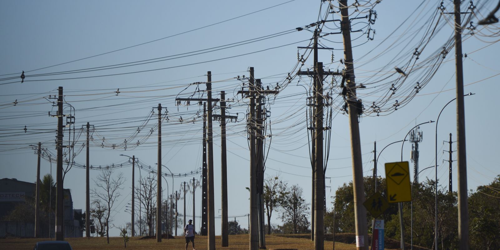 Número de acidentes com a rede elétrica cresceu no Brasil em 2025